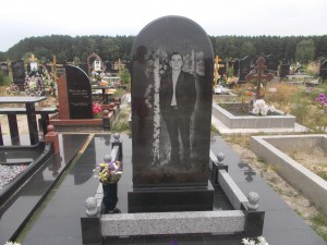 Установить памятник в Киеве